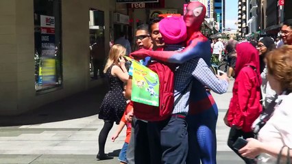 Spiderman, Frozen Elsa Mermaid & Ariel vs Ursula! w/ Pink Spidergirl! Superhero Fun in Rea