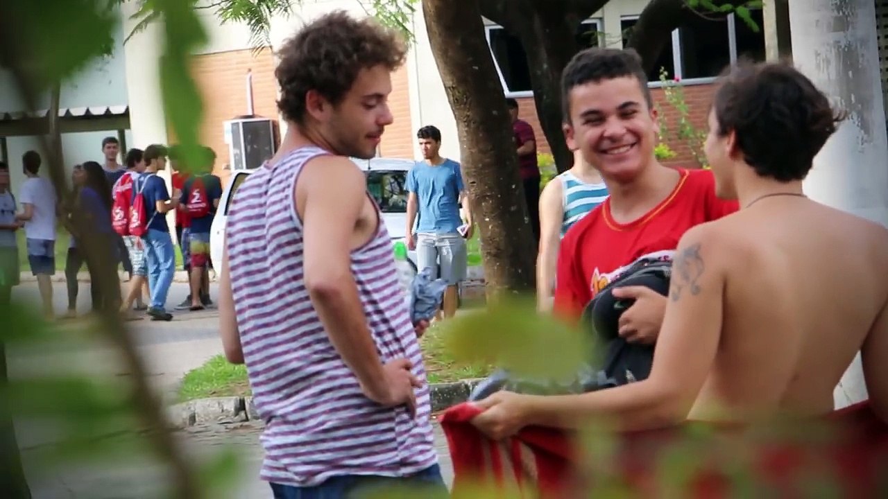 MIXREYNOLD - PEGADINHA MOSTRANDO NUDE AO VIVO (PRANK)