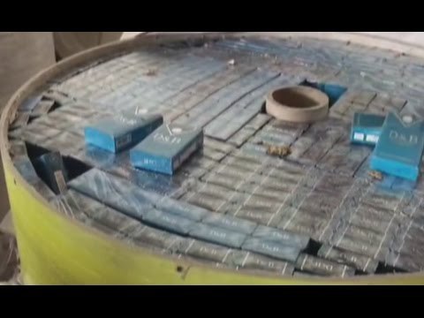 Napoli - Sigarette di contrabbando napoletane nascoste nel Bolognese (04.11.16)