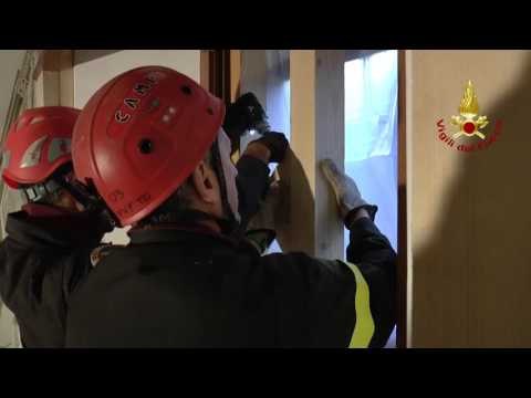 Acquasanta Terme - Puntellamento finestra (02.11.16)