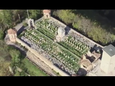 Terremoto - Cimitero di Ussita, immagini aeree (27.10.16)