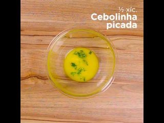 Pão de alho recheado com queijo e presunto