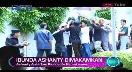 Ashanty Antarkan Ibunda ke Pemakaman