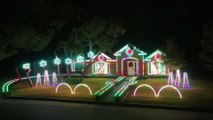 Il décore sa maison pour Noël, quelques secondes plus tard, les voisins sont sans mots en voyant ça!