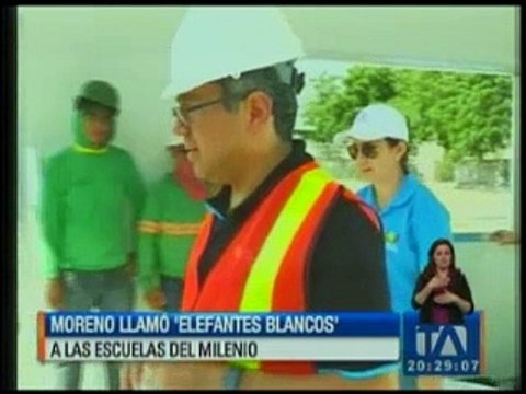 Moreno llamó elefantes blancos a las escuelas del milenio