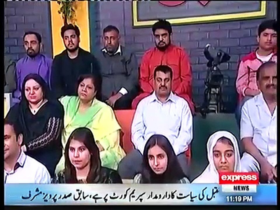 Aftab Iqbal Ne Kalsoom Nawaz Ki Statement Per Sawal Utha Ker Nawaz Sharif Ko Phanswa Dia