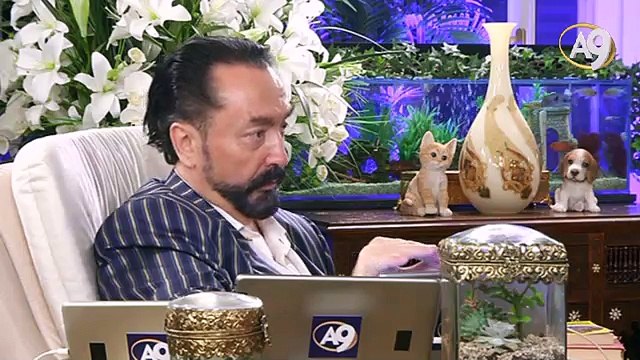 Münafıklar Peygamberimiz (sav)’in hanımlarına sevgisini kıskanıp, sürekli hangi hanımının yanında olduğunu araştırırlar