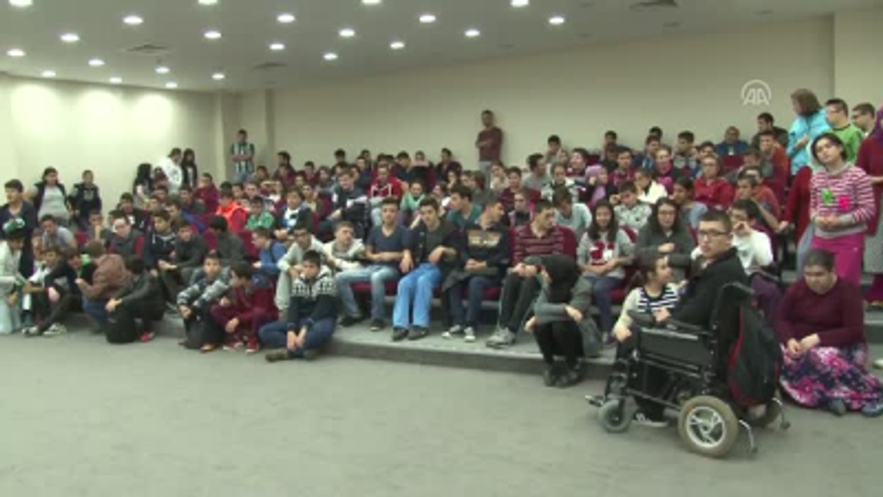 Bursasporlu Serdar Kurtuluş Engelli Öğrencilerl...