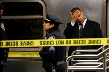 Metroda Raylara İtilen Kadın Öldü