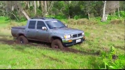 Comment ne pas se sortir d'un chemin boueux en 4x4...