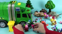 PEPPA Pig y la Patrulla Canina sacan a Masha del CUBO DE BASURA Camión reciclaje de juguete