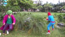 Spiderman throwing ball into buttocks Frozen Elsa Pinks SpiderGirl vs Joker Fun Superheroes movie