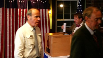 American drop his vote at the ballot box