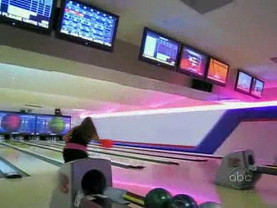 Une blonde au bowling