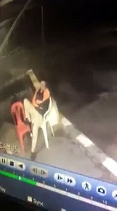 Quand tu fais la sieste au mauvais endroit... Grosse chute