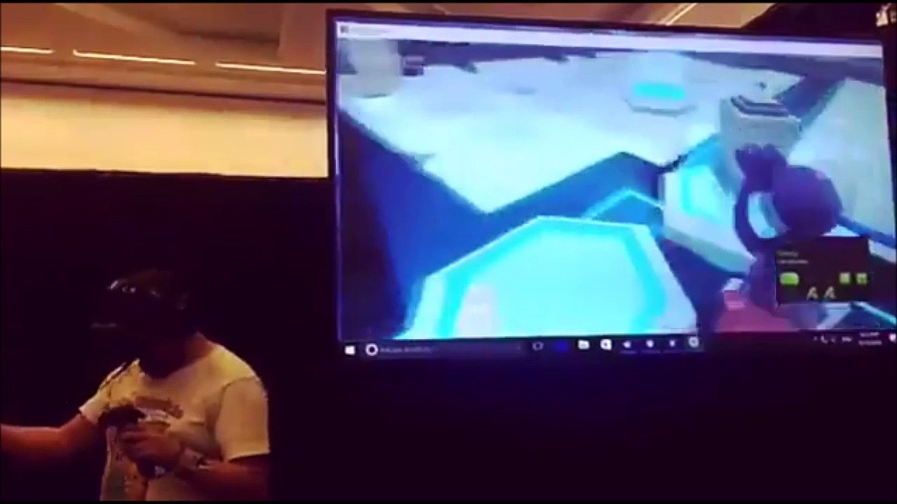 Encore un débile qui joue en réalité virtuelle