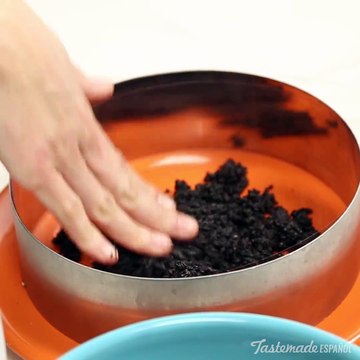 Dulce de Leche Oreo Cake