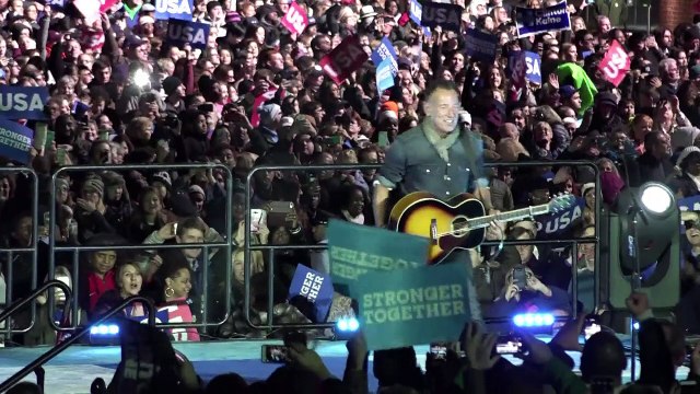Dernier meeting de Clinton, dernières attaques contre Trump