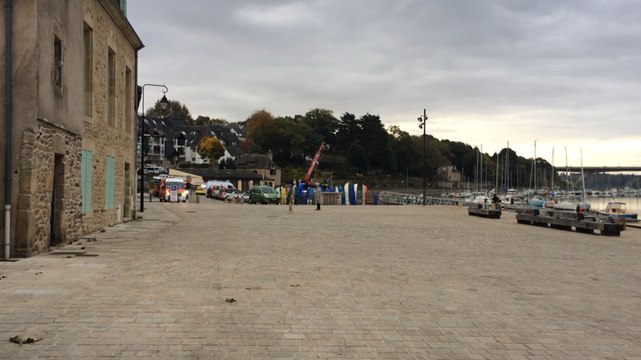 Deux hommes à l'eau à Saint-Goustan