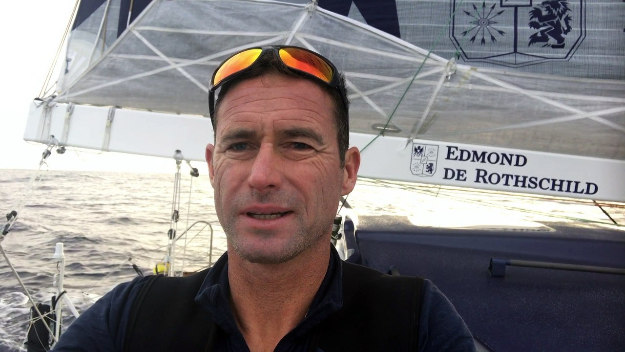 Accalmie pour Sébastien Josse au contact de Vincent Riou / Vendée Globe 2016