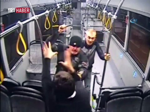 Otobüs şoförünü demir çubukla dövdüler