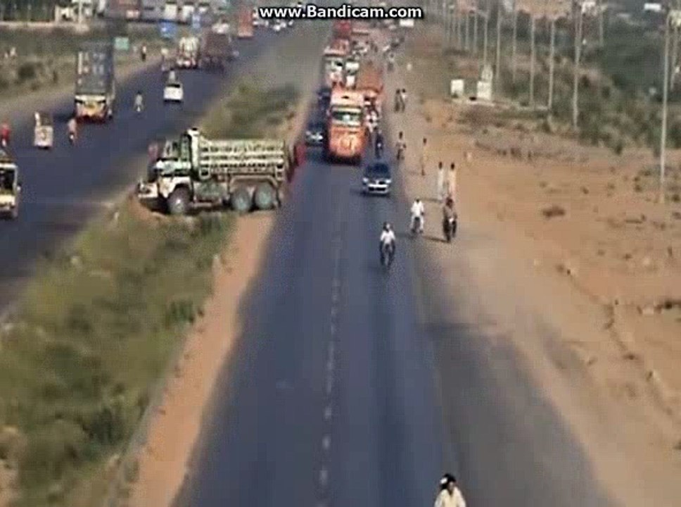 Saqib sankey VS Balli X  on  Link  Road....