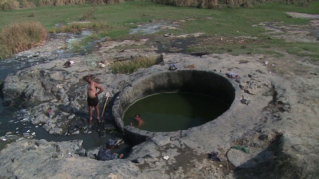 Irak: bains dans les sources d'eau d'une ville reconquise à l'EI