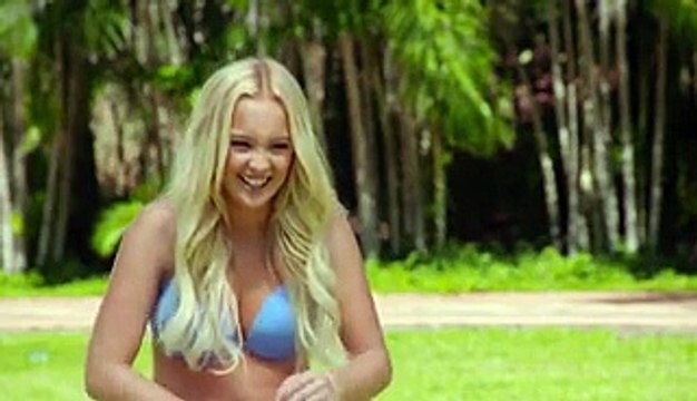 Cette blonde est très mignonne… à un détail près !