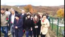 Babai i Astrit Deharit i jep lamtumirën e fundit djalit të vet (Video)