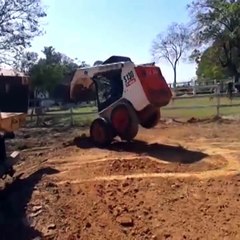 kepçe iki teker park ediyor inanılmaz