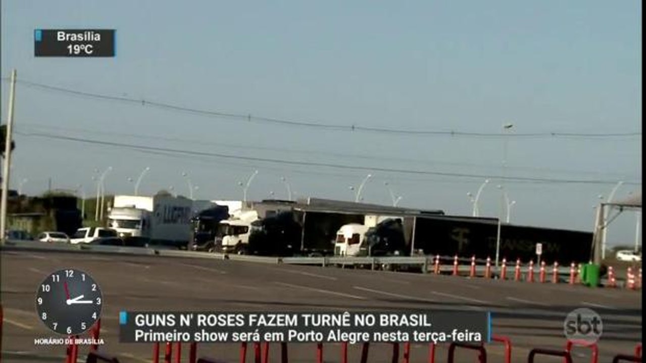 Fãs fazem fila à espera do início da turnê do Guns N` Roses no Brasil