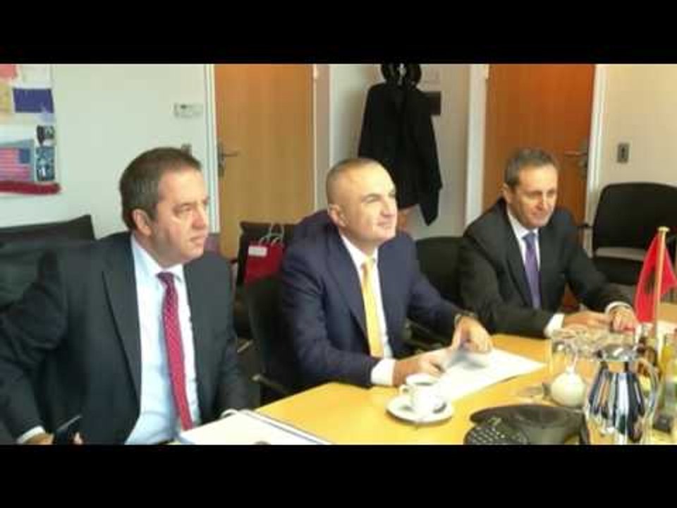 Ora News – Meta takon kryeministrin e Landit të Schleswing Holstein