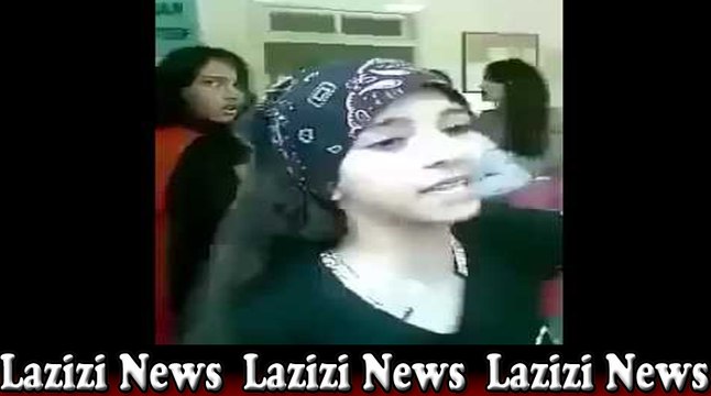 یونیورسٹی کی لڑکیاں ایک لڑکے کے پیچھے آپس میں لڑ پڑی .لڑکیاں نہ دیکھیں