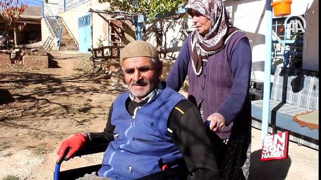 Tekerlekli sandalyeye kavuşmanın sevincini yaşıyor