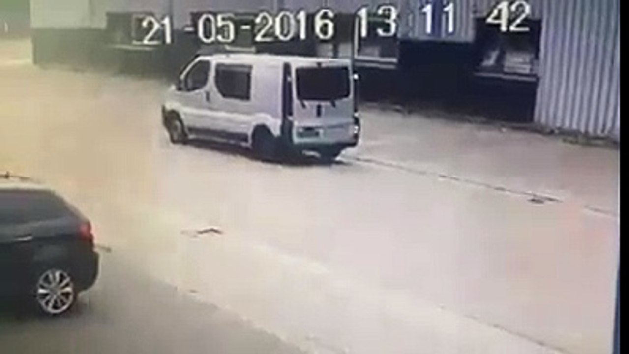 elle est trop conne cette fille !