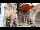 Norcia (PG) - Terremoto, in salvo due dipinti della Basilica di San Benedetto (08.11.16)