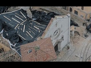 Скачать видео: Norcia (PG) - Terremoto, lavori di copertura della basilica (08.11.16)