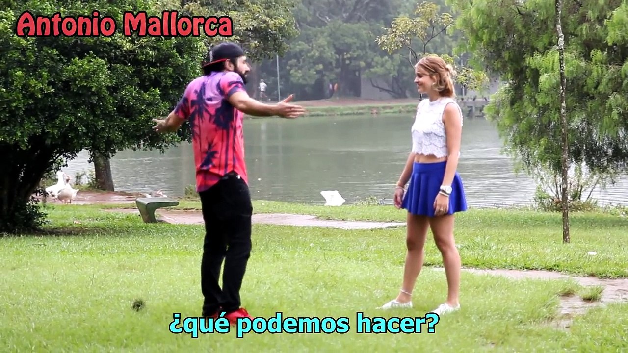 BESOS A CHICAS CHECAS (TERMINA EN CASA)