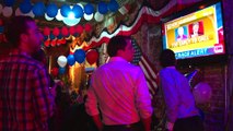 Attente des résultats des élections dans un bar de Mexico
