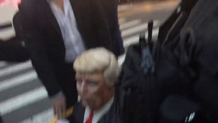 Gâteau géant en forme de Donald Trump à New York...