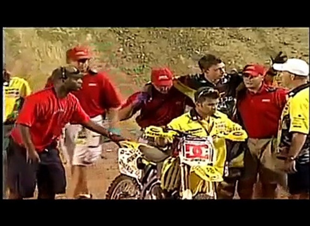 Compilation de chutes moto 2016