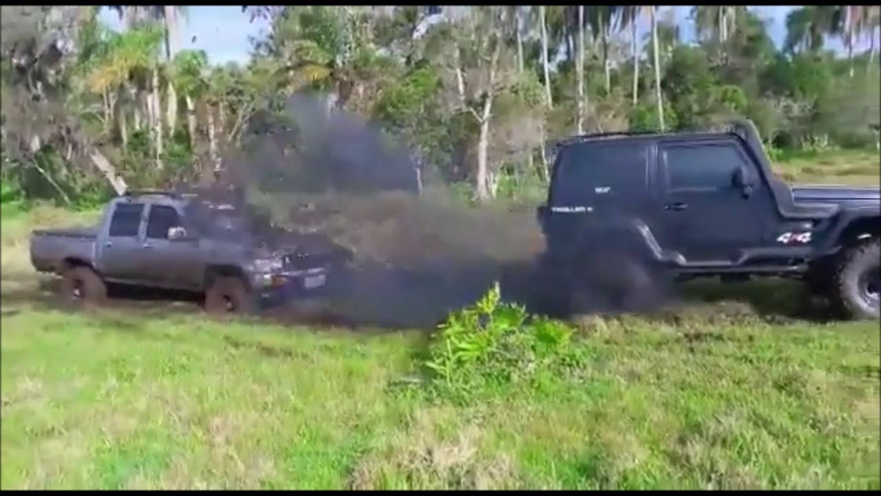 Enterrer une voiture sous la boue au lieu de la dépanner lol...