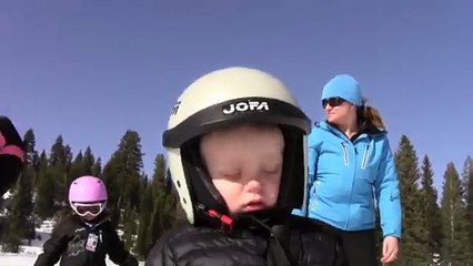 Snowboard Üzerinde Uyuyan Ufaklık