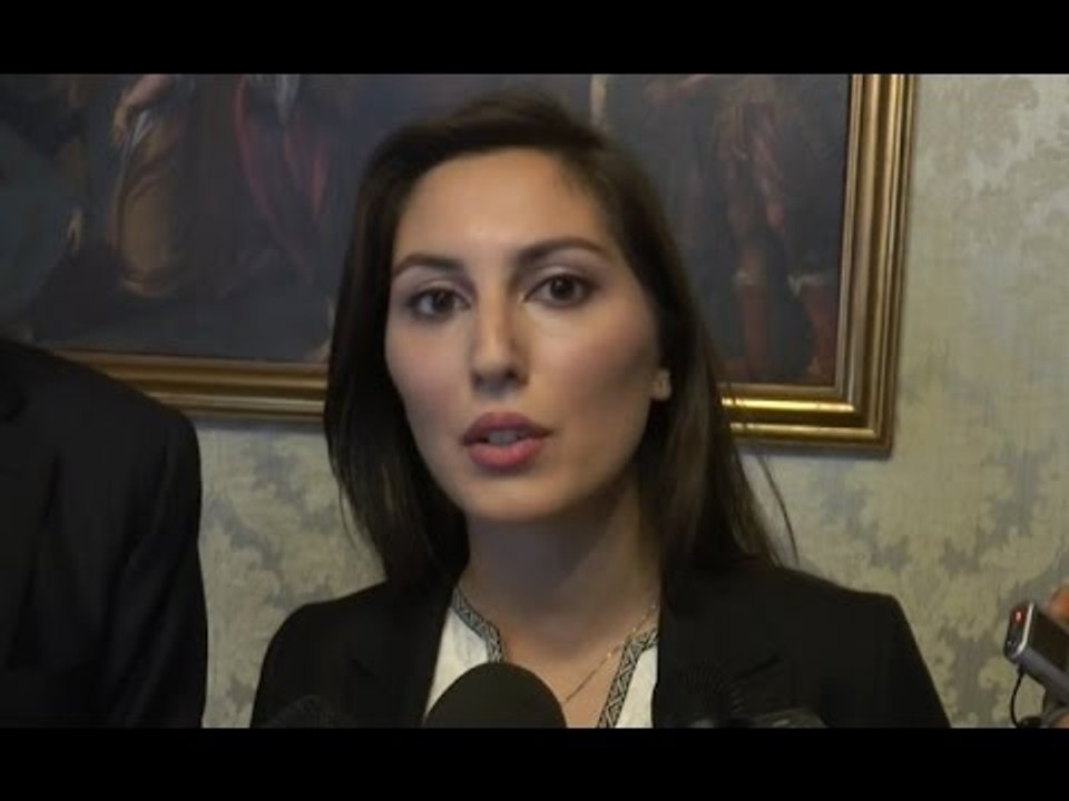 "Napoli Città Autonoma", de Magistris incarica Flavia Sorrentino (08.11.16)