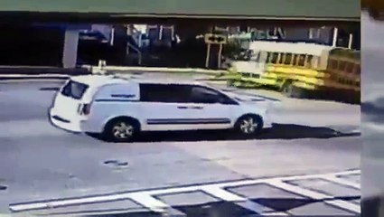 Schoolbus plows into building in insane crash - TrafficCamera Video