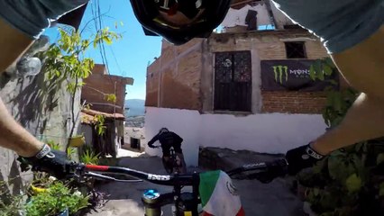 Downhill Taxco 2016 : Descente en VTT dans les rues de Taxco au Mexique