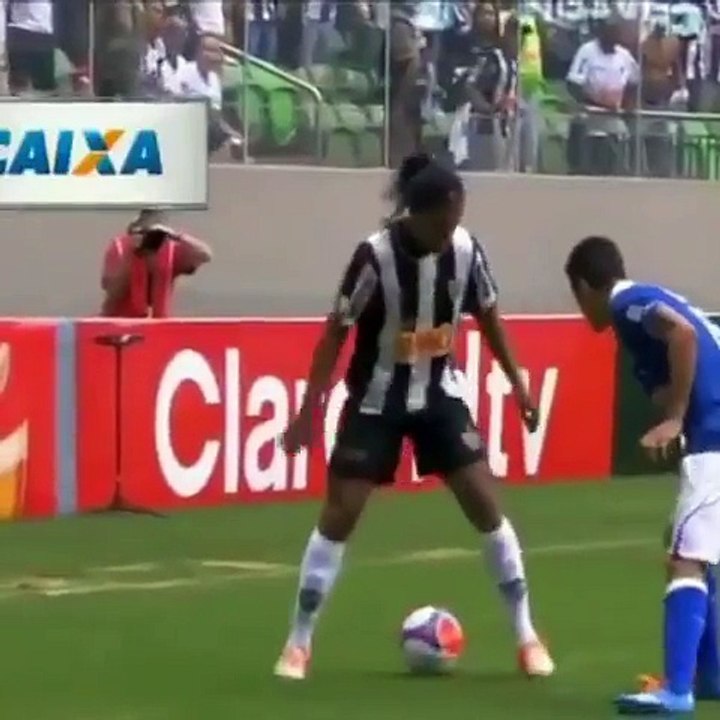Ronaldinho magic skill