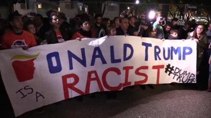 Trump ve Clinton Taraftarları Beyaz Saray Önünde Tartıştı