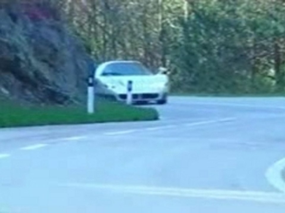 MaseratiMC12 Mercedes SLR vs Porsche Carrera GT