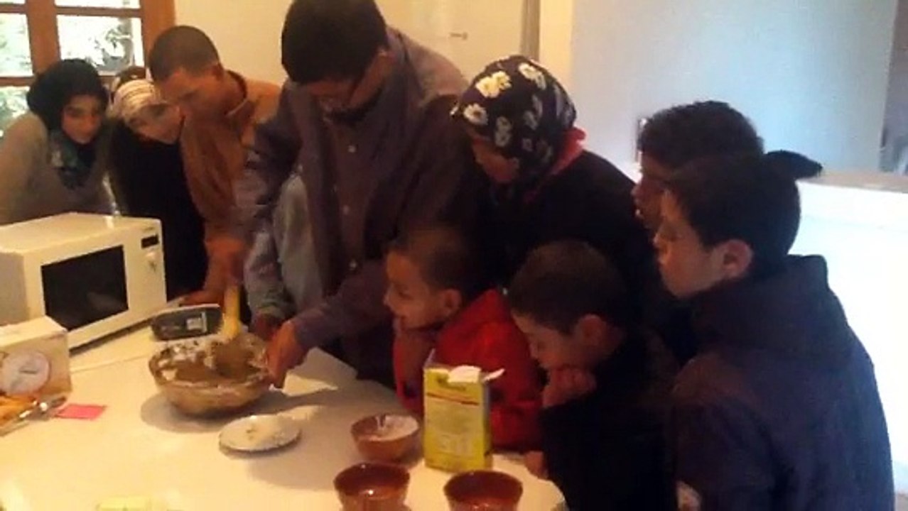 Préparation d'un gâteau au chocolat à l'accueil des enfants le mardi après-midi 8 novembre